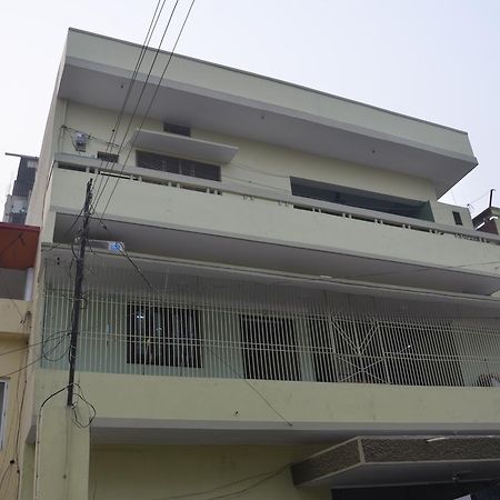 Oyo 7622 Varanasi Stays Екстериор снимка