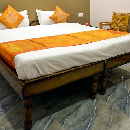 Oyo 7622 Varanasi Stays Екстериор снимка