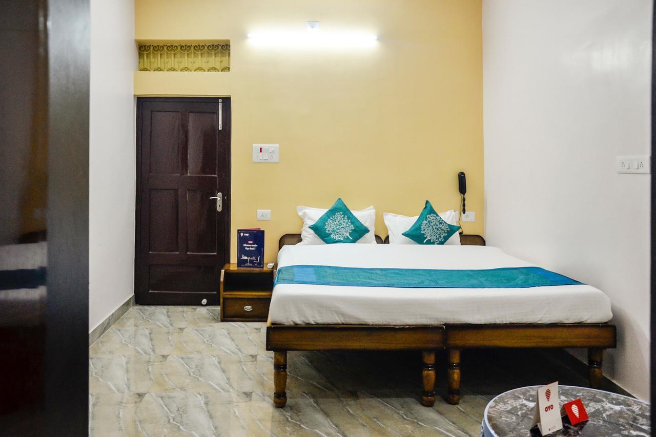 Oyo 7622 Varanasi Stays Екстериор снимка