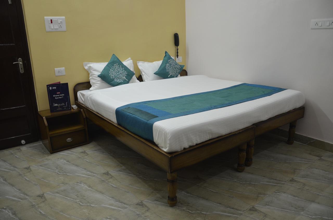Oyo 7622 Varanasi Stays Екстериор снимка