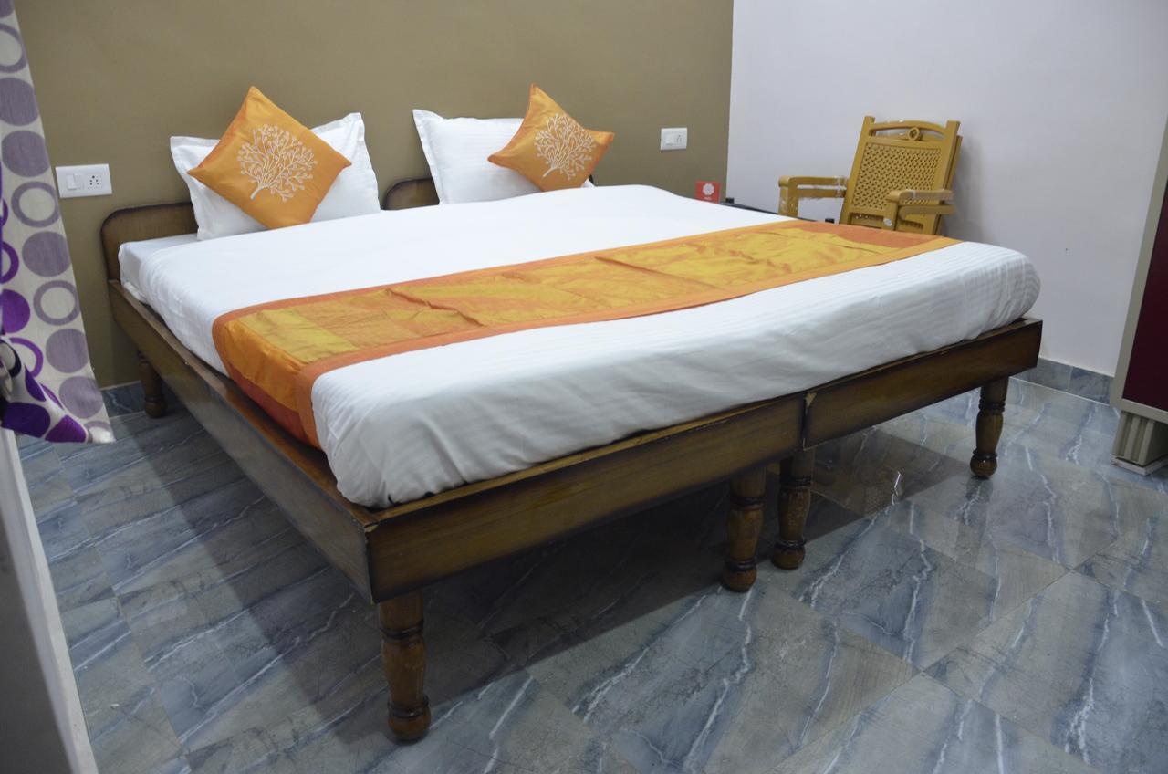 Oyo 7622 Varanasi Stays Екстериор снимка