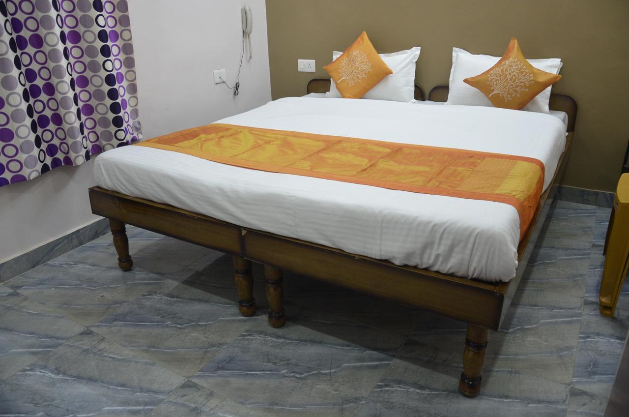 Oyo 7622 Varanasi Stays Екстериор снимка